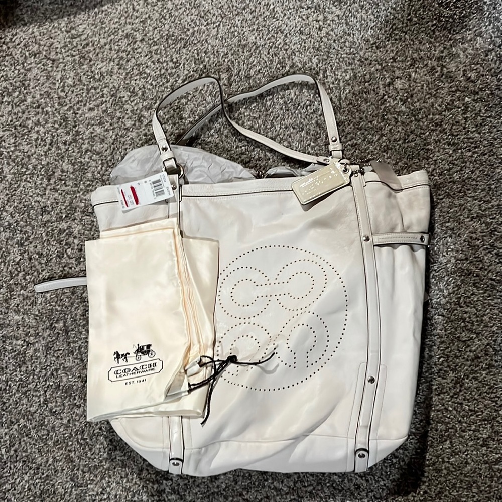 NWT Coach 17034 Leather Audrey Large North South tote w/ dust bag.